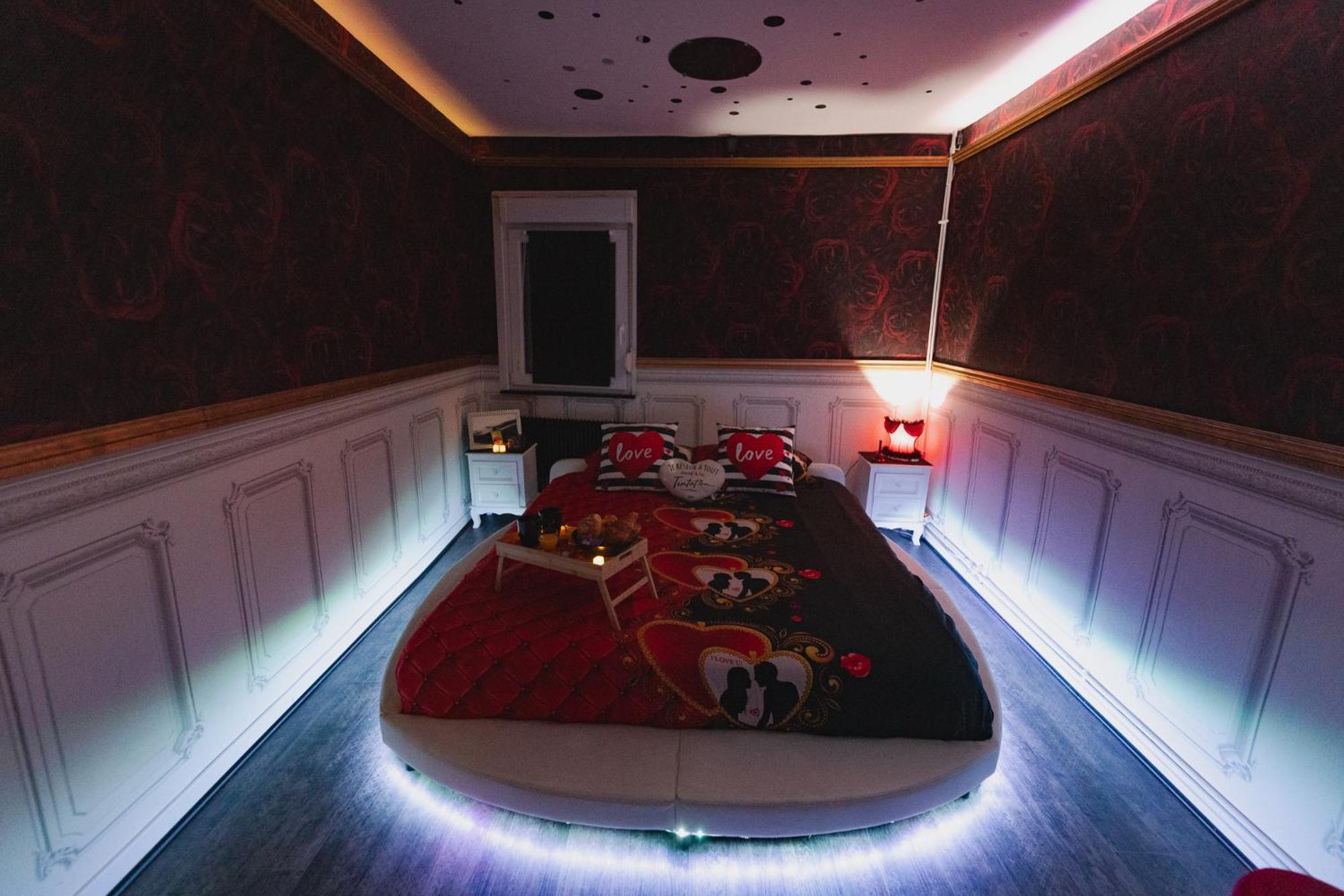 Bulle D'Amour , Une Nuit En Amoureux Thann Exterior photo